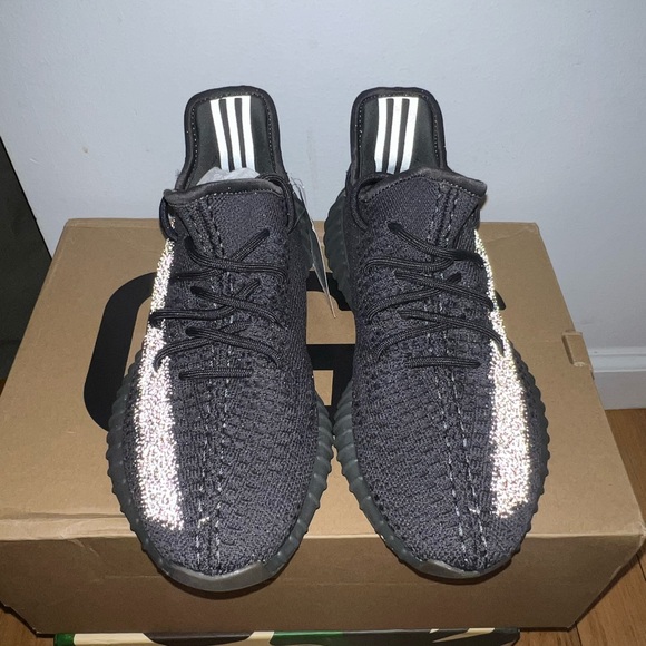 Yeezy Boost 350 V2 ‘Cinder’ ❤️‍🔥

Size - 7.5 Womans / 6.5 mens / 39.5 Euro - Picture 4 of 8